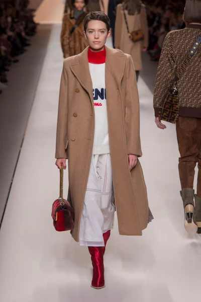 Look 32